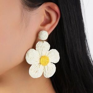 ✨White Rattan / straw flower Earrings